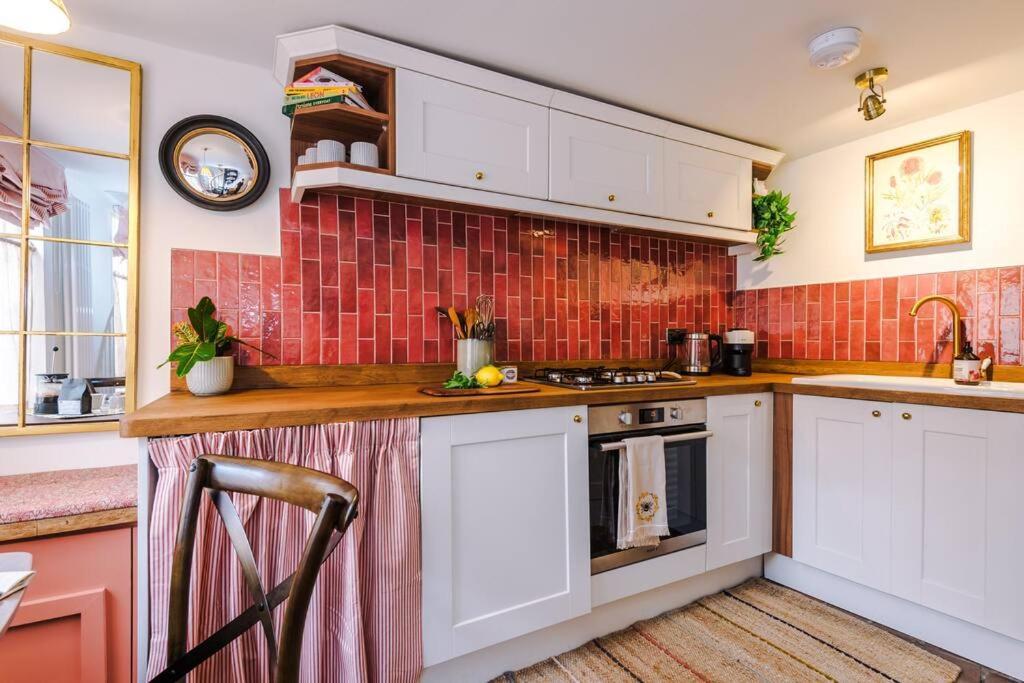 Rustic Chester Cottage Near Shops & Terrace Exterior foto