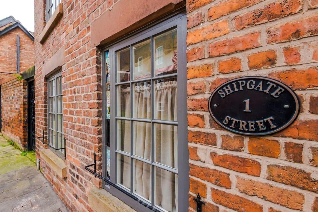 Rustic Chester Cottage Near Shops & Terrace Exterior foto